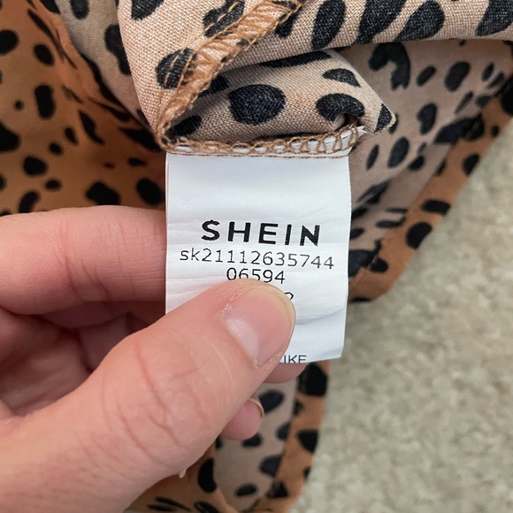 SHEIN Brown and Black Leopard Print Kids Romper - Picture 5 of 6